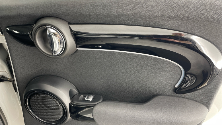 MINI Hatchback 1.5 Cooper Classic 5dr Auto Petrol Hatchback